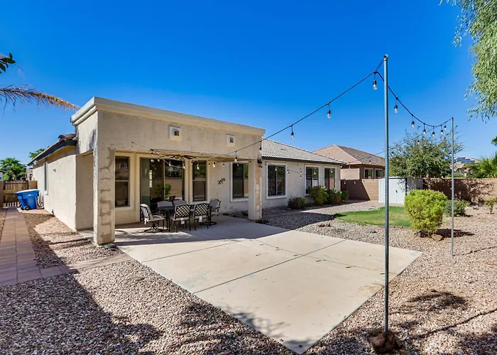 4 Mi To Stadium! W/ Furnished Patio