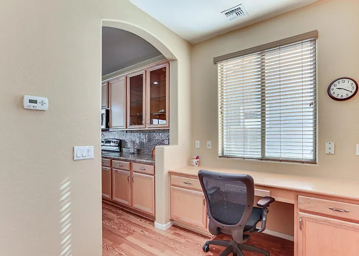 4 Mi To Stadium! W/ Furnished Patio