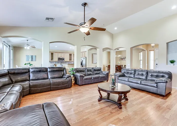 Ferienhaus 4 Mi To Stadium! W/ Furnished Patio